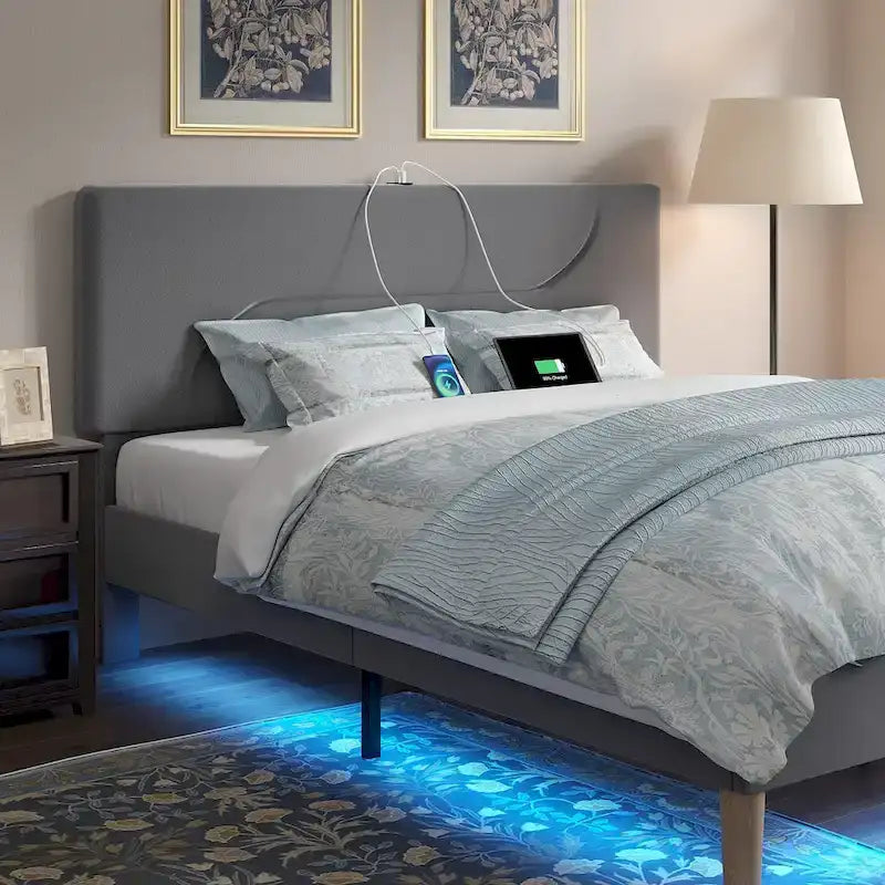 Cadre de lit plateforme avec stations de recharge et lumières LED