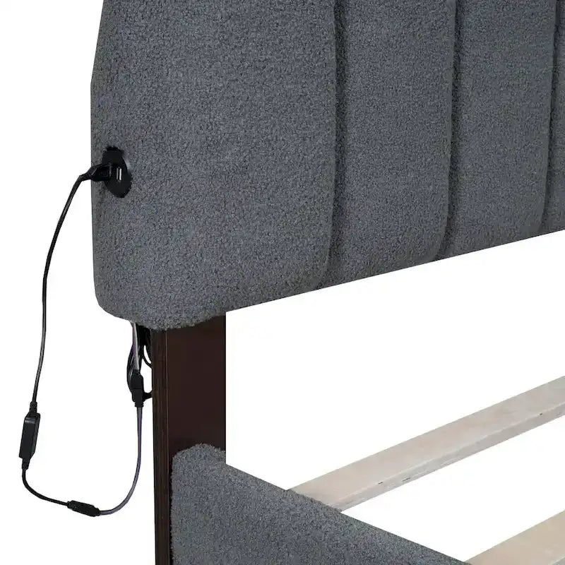Lit plateforme tapissé de taille Queen avec tiroir