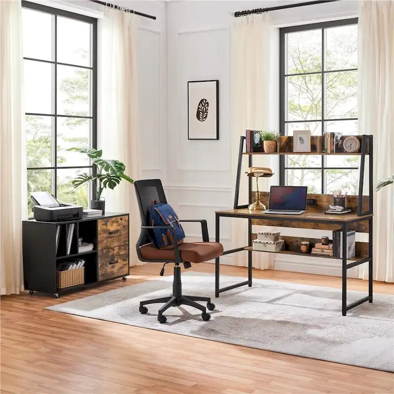 Bureau d'ordinateur de maison avec prise de courant et étagère surélevée